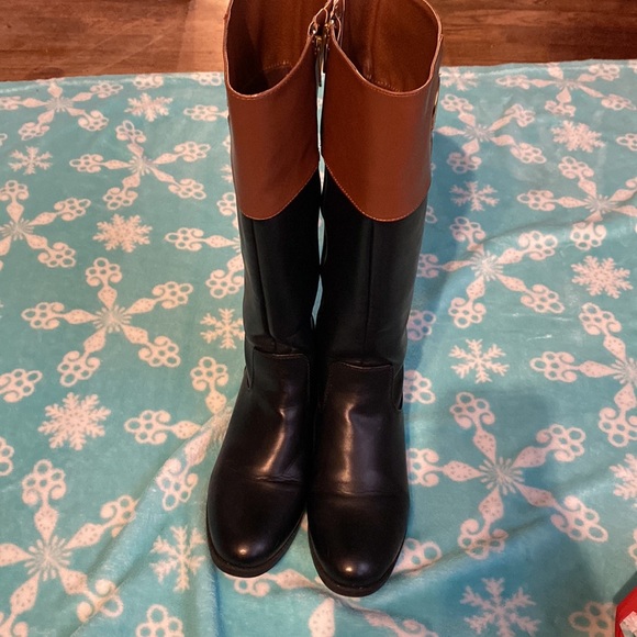 Black/brown with a gold symbol on top - Picture 4 of 6